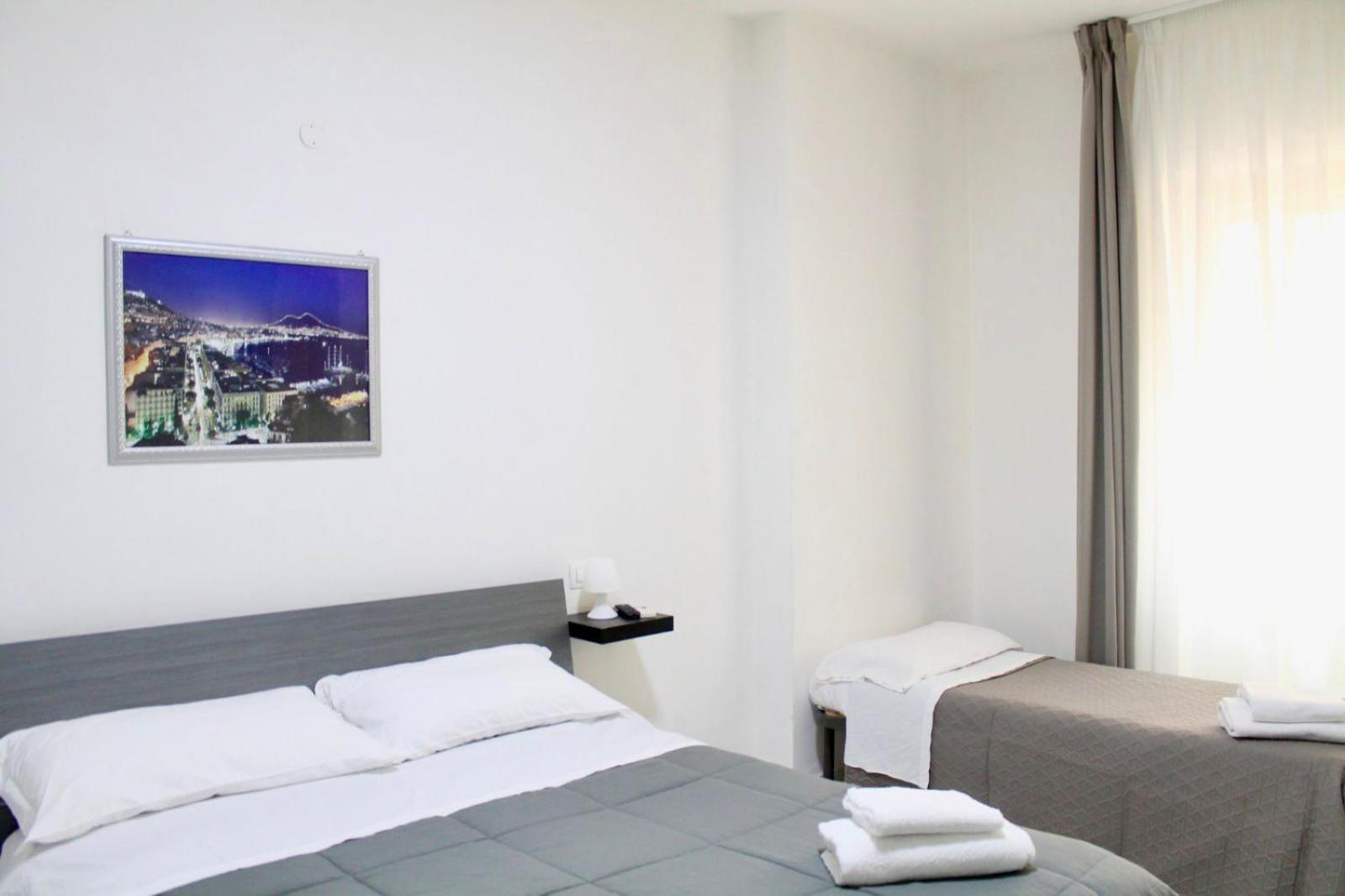 B&B Central Rooms 137 Napoli Dış mekan fotoğraf