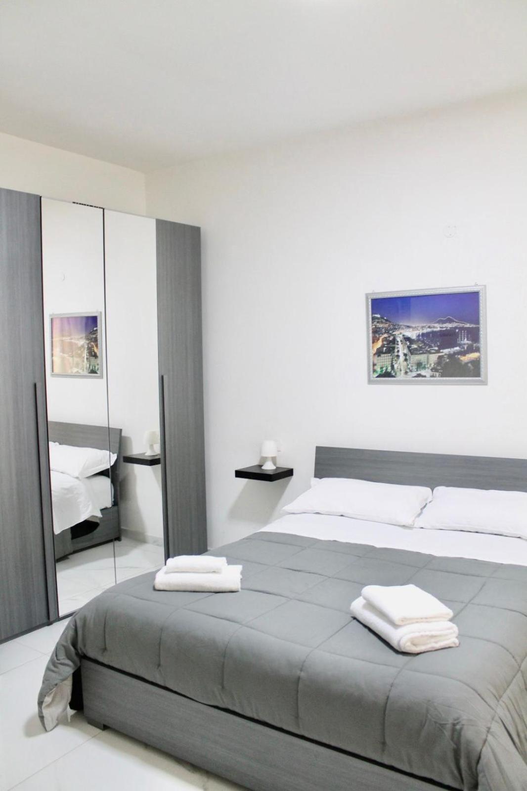 B&B Central Rooms 137 Napoli Dış mekan fotoğraf